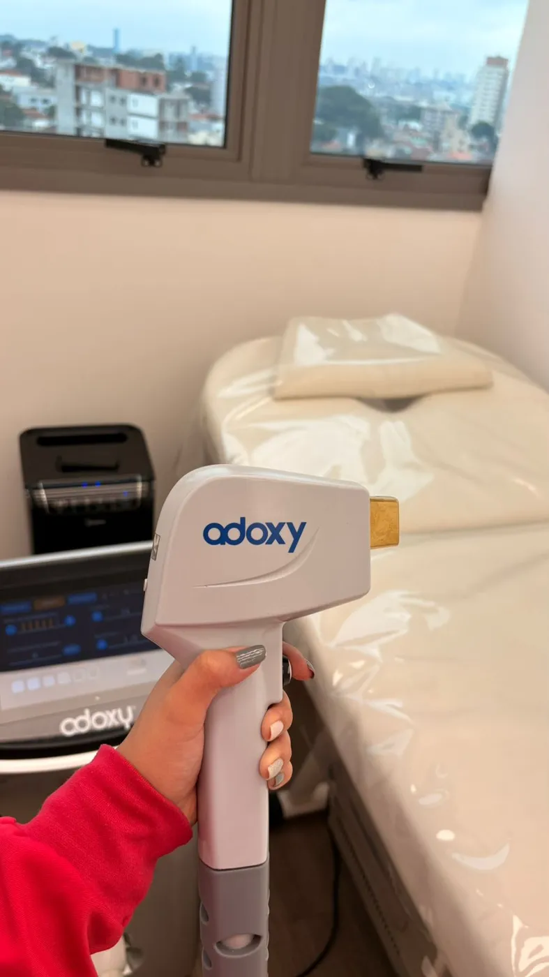 Aparelho de depilação a diodo LED usado na Lifelaser